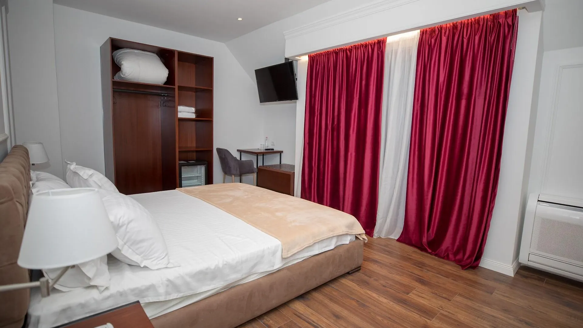 ****  Hotel Vila Zeus Rinas Albania
