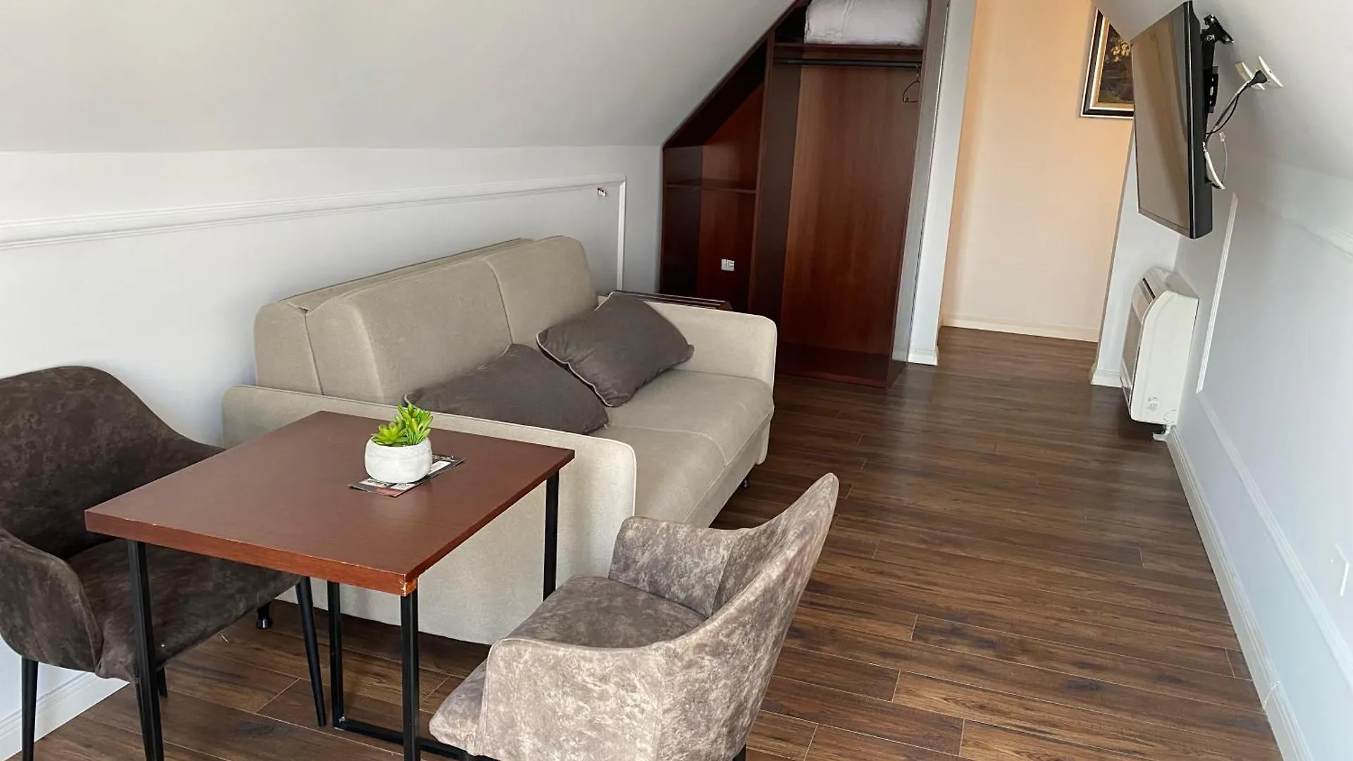 Hotel Vila Zeus Rinas Albanien